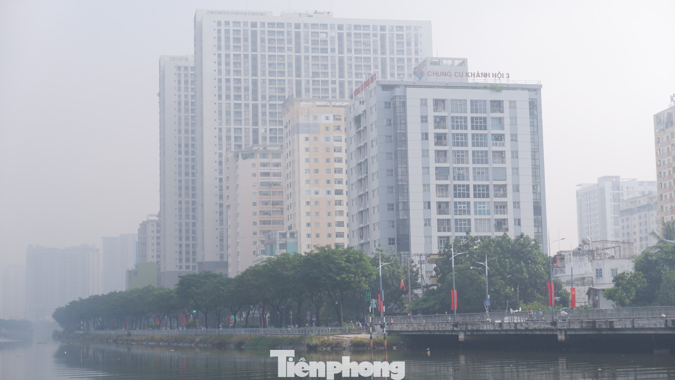 Tình trạng sương mù xuất hiện nhiều ở khu vực ven sông, kênh, rạch ở TPHCM. Tình trạng sương mù xuất hiện nhiều ở khu vực ven sông, kênh, rạch ở TPHCM.