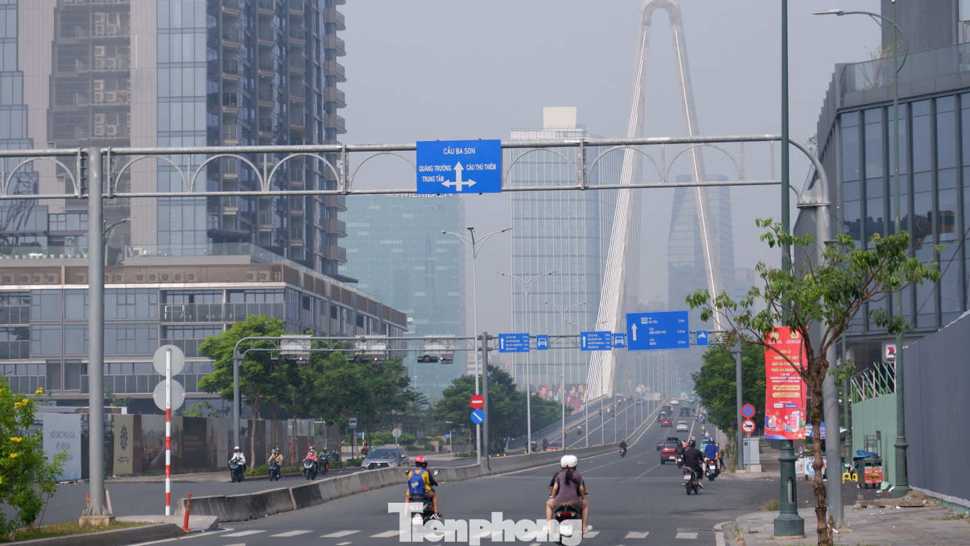 Air Visual cho biết, nồng độ bụi mịn PM 2.5 tại TPHCM hiện cao gấp 19 lần giá trị theo hướng dẫn về chất lượng không khí hàng năm của WHO. Air Visual cho biết, nồng độ bụi mịn PM 2.5 tại TPHCM hiện cao gấp 19 lần giá trị theo hướng dẫn về chất lượng không khí hàng năm của WHO.