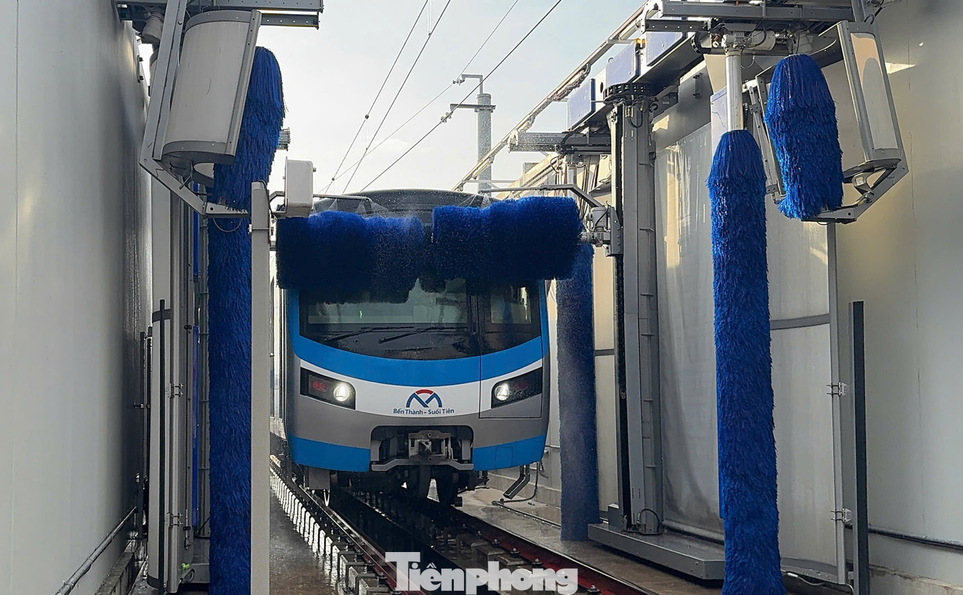 Trạm rửa tàu được lắp đặt tại depot Long Bình (TP. Thủ Đức). Ảnh: HURC1