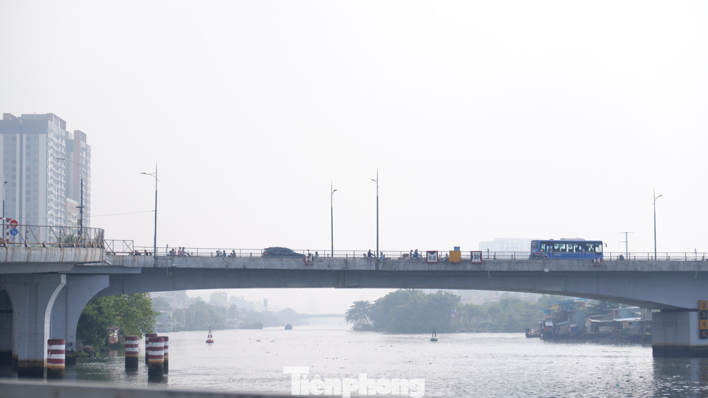 Tình trạng sương mù xuất hiện nhiều ở khu vực ven sông, kênh, rạch ở TPHCM. Tình trạng sương mù xuất hiện nhiều ở khu vực ven sông, kênh, rạch ở TPHCM.