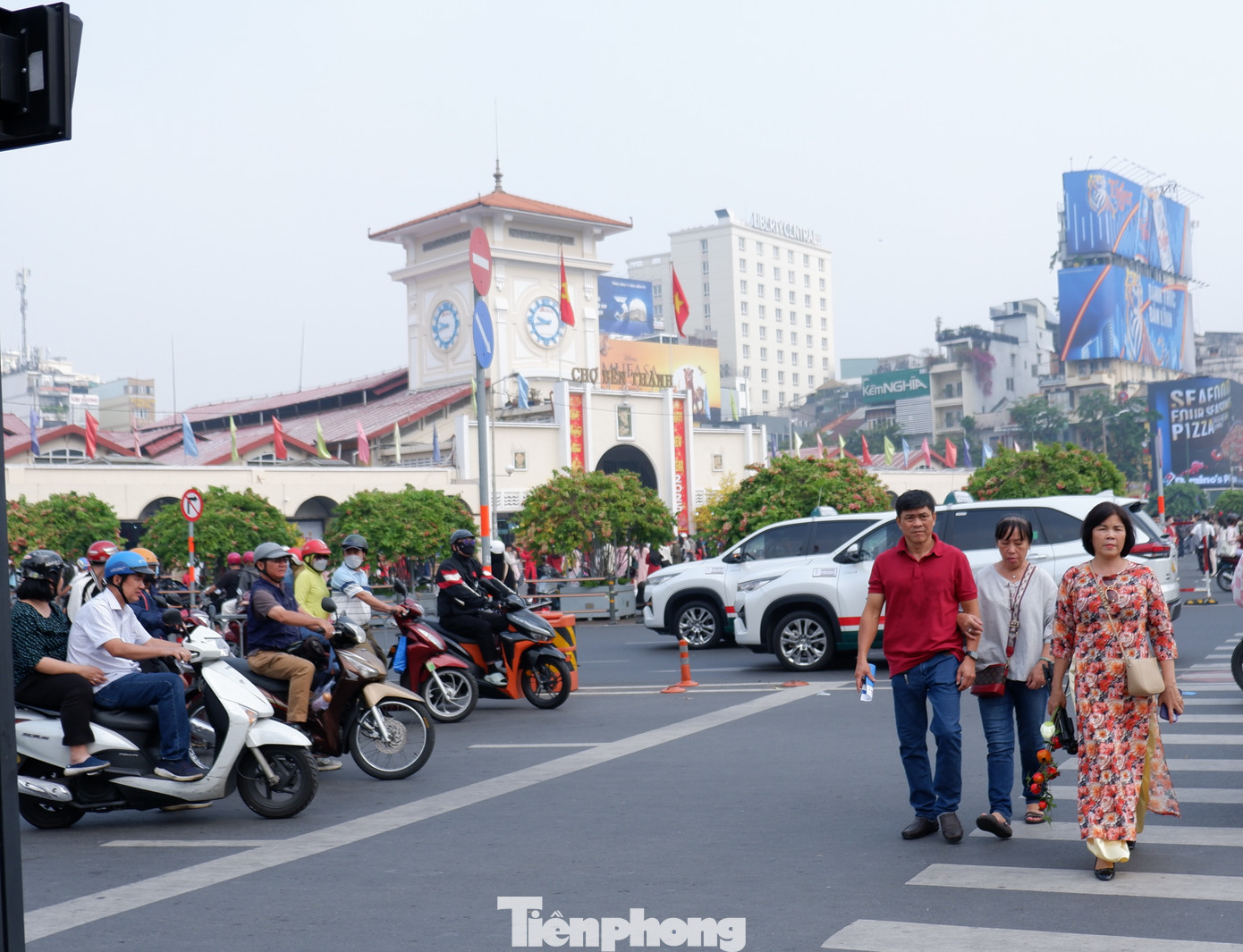 Giao thông TPHCM mang diện mạo mới, trật tự và văn minh hơn. Hình ghi nhận tại khu vực phía trước chợ Bến Thành, quận 1, TPHCM. Giao thông TPHCM mang diện mạo mới, trật tự và văn minh hơn. Hình ghi nhận tại khu vực phía trước chợ Bến Thành, quận 1, TPHCM.