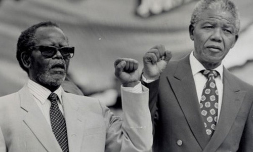 Mandela và người bạn, đồng chí từng đồng cam cộng khổ, Oliver Tambo. Mandela và người bạn, đồng chí từng đồng cam cộng khổ, Oliver Tambo