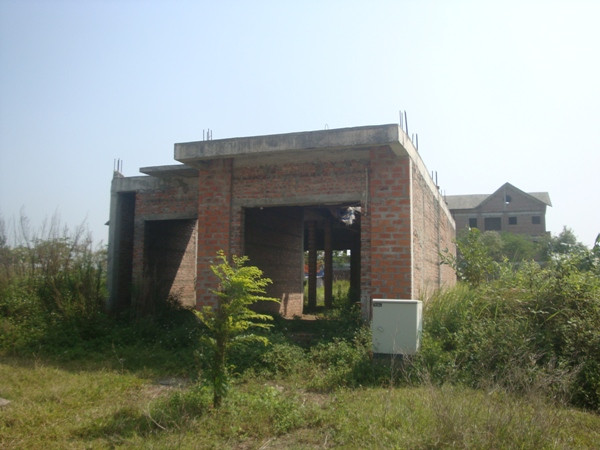 Có những căn nhà còn dang dở.... 