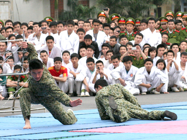 Diễn đánh tình huống tập kích đánh chiếm mục tiêu