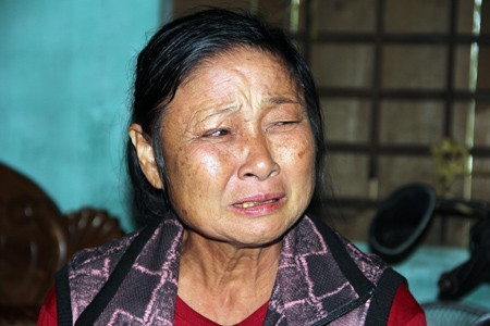 Bà Nhân không giấu được cảm xúc tủi hờn khi nhớ lại những ngày xa gia đình