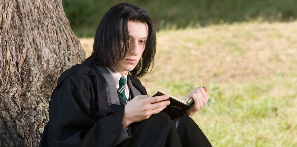 Severus Snape thời trẻ trong Harry Potter bản cũ.