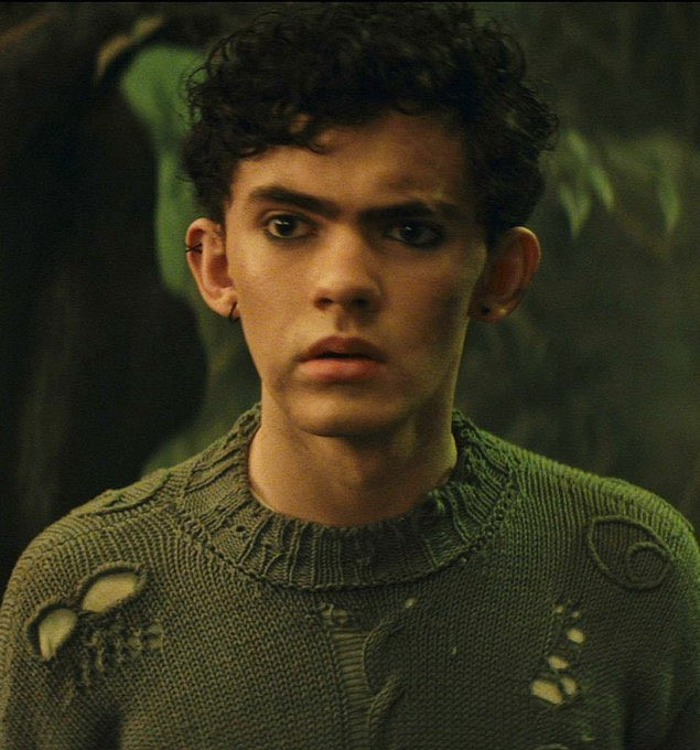 Joe Locke trong Agatha All Along. Joe Locke trong Agatha All Along.