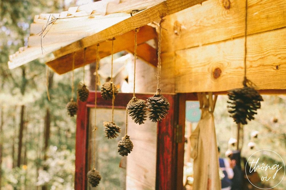 Quán nằm giữa rừng thông mênh mông. (Ảnh: Thông Ơi) Quán nằm giữa rừng thông mênh mông. (Ảnh: Thông Ơi)