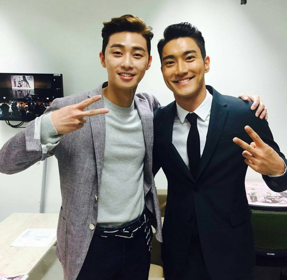 Choi Siwon và Park Seo Joon là "tình địch" trong She Was Pretty. Choi Siwon và Park Seo Joon là "tình địch" trong She Was Pretty.