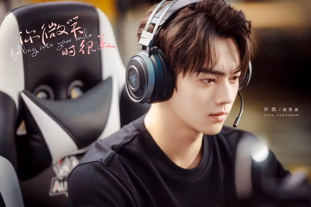 Hứa Khải có đẹp trai cũng không thể "cứu" nổi kịch bản phim và bạn diễn Trình Tiêu diễn xuất đơ cứng, một màu, vô hồn.