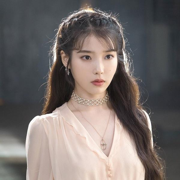 Ham tiền, tiêu hoang, mê mua sắm mê ăn ngon.