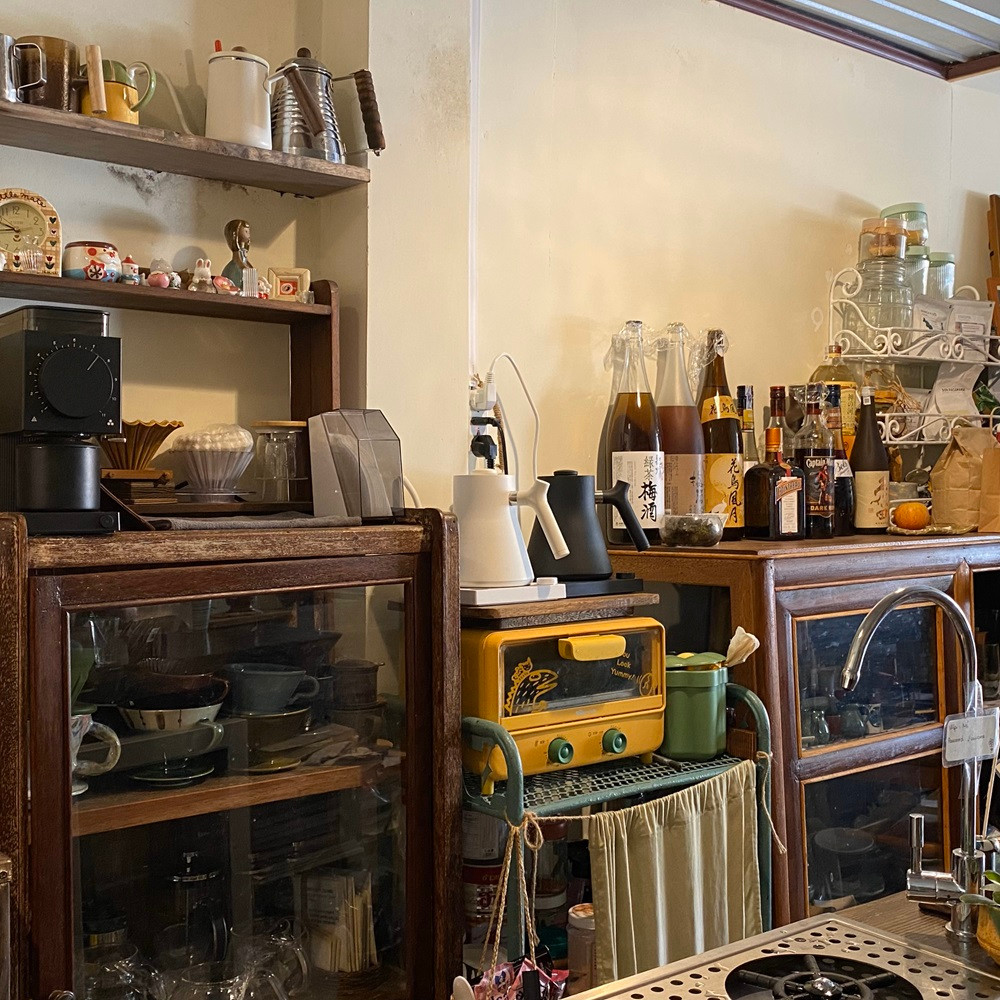 Một góc nhỏ ở quầy pha chế của Mẻ. (Ảnh: Cá Mèo)