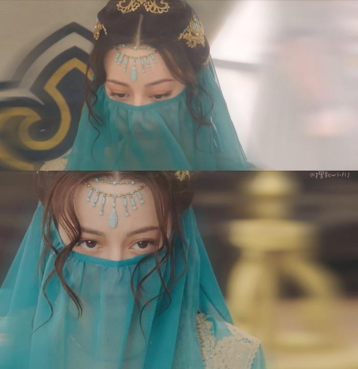 Khi trở về thân phận nữ nhi rất xinh đẹp, diễm lệ. Khi trở về thân phận nữ nhi rất xinh đẹp, diễm lệ.