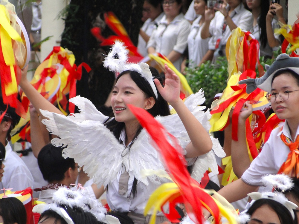 Teen tự tin khoe cá tính trong màn trình diễn flashmob. Teen tự tin khoe cá tính trong màn trình diễn flashmob.