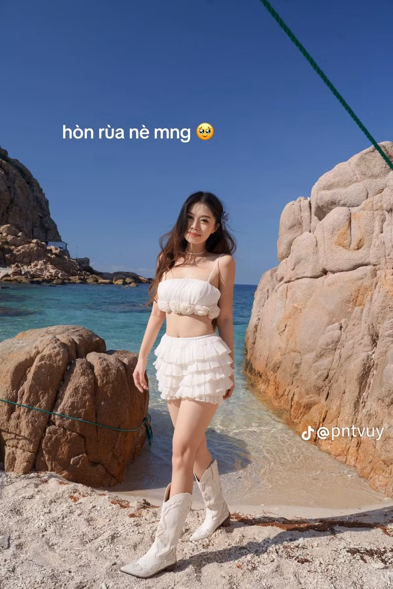 Góc sống ảo siêu mê, khiến bạn như nàng tiên cá lần đầu lên bờ vậy. Ảnh: @pntvuy