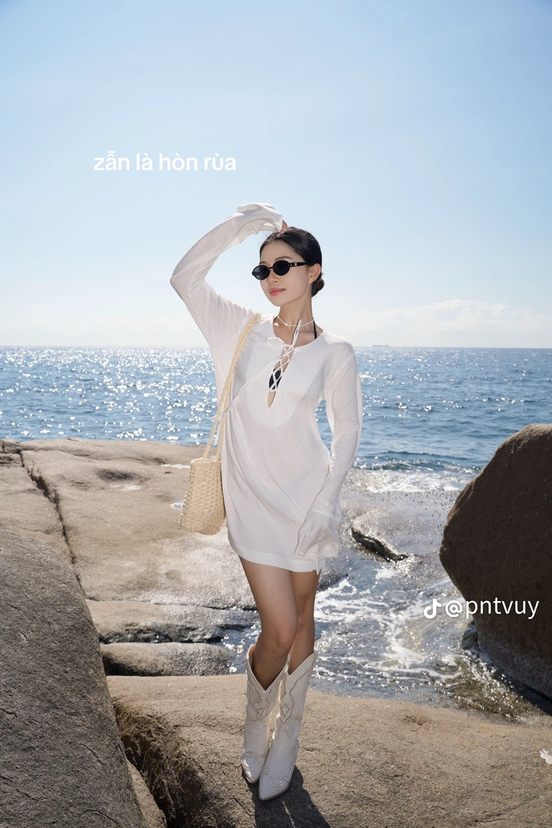 Nên lựa chọn trang phục màu trắng để có những bức ảnh nghìn like. Ảnh: @pntvuy Nên lựa chọn trang phục màu trắng để có những bức ảnh nghìn like. Ảnh: @pntvuy