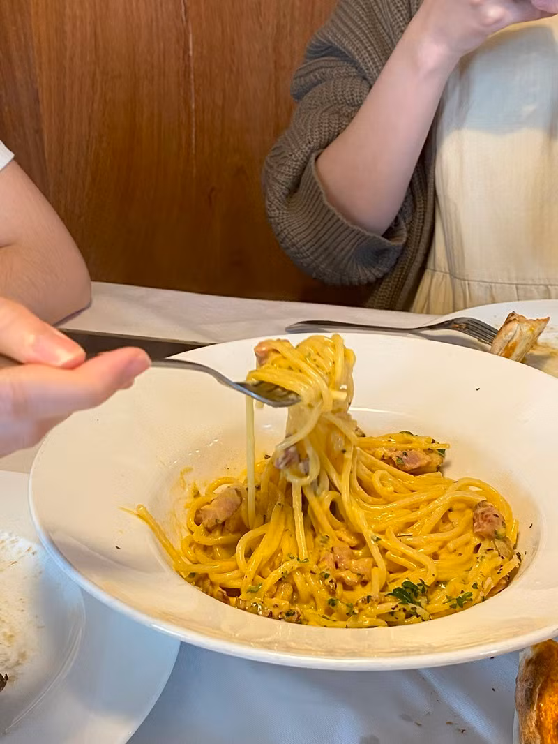 Món mỳ Carbonara nổi tiếng tại đây. Món mỳ Carbonara nổi tiếng tại đây.