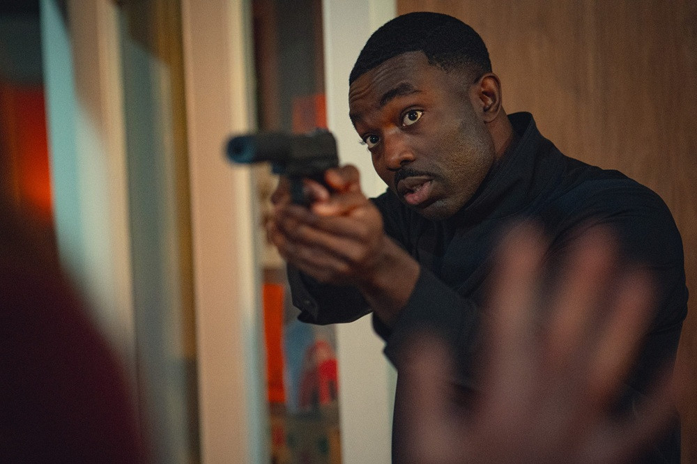 Paapa Essiedu trong Black Doves. Paapa Essiedu trong Black Doves.