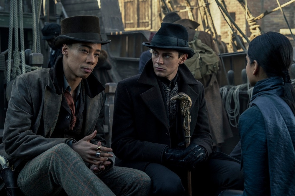 Phần phim ngoại truyện đã xong kịch bản của băng Quạ Đen cũng bị xếp kho. Phần phim ngoại truyện đã xong kịch bản của băng Quạ Đen cũng bị xếp kho.