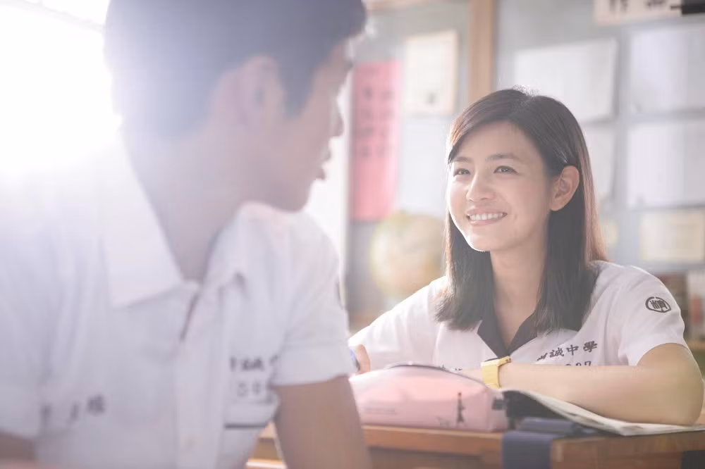 Trần Nghiên Hy trong Cô Gái Năm Ấy Chúng Ta Cùng Theo Đuổi. Trần Nghiên Hy trong Cô Gái Năm Ấy Chúng Ta Cùng Theo Đuổi.