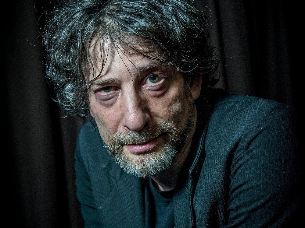 Neil Gaiman - Tác giả của Coraline, Good Omens, The Sandman...