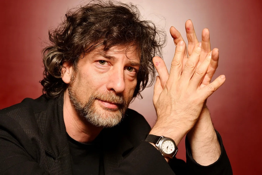 Tác giả Neil Gaiman. Tác giả Neil Gaiman.