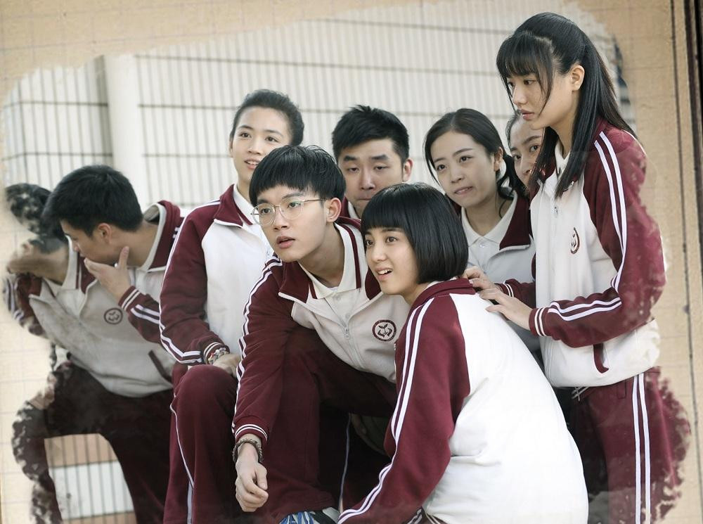 Chúng mình đã cùng nhau mải mê chơi đùa suốt những mùa Hè tuổi trẻ ấy. (Minh họa: Phim "Sống không dũng cảm uổng phí thanh xuân") Chúng mình đã cùng nhau mải mê chơi đùa suốt những mùa Hè tuổi trẻ ấy. (Minh họa: Phim "Sống không dũng cảm uổng phí thanh xuân")