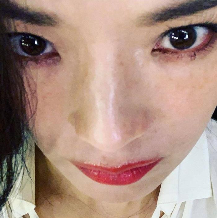 "Nếu như muốn yêu tôi, thì phải yêu cả khuyết điểm của tôi." "Nếu như muốn yêu tôi, thì phải yêu cả khuyết điểm của tôi."