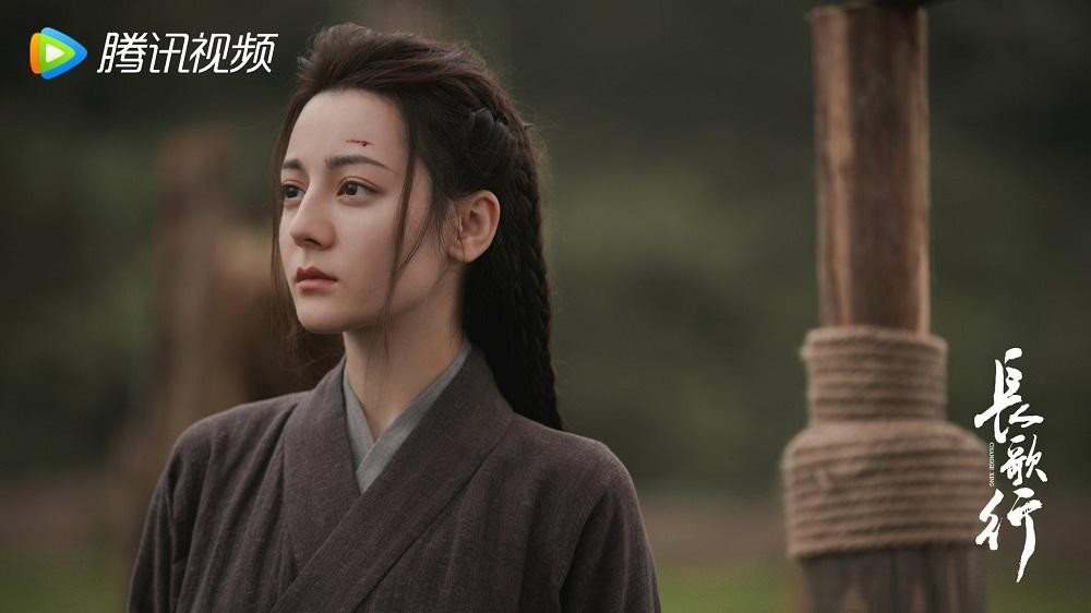 Tạo hình của Địch Lệ Nhiệt Ba càng ngày càng đẹp, dù là giả trai...