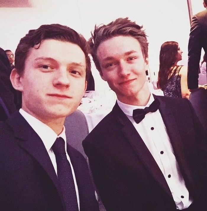 Tom và Harrison là đôi bạn thân! Tom và Harrison là đôi bạn thân!