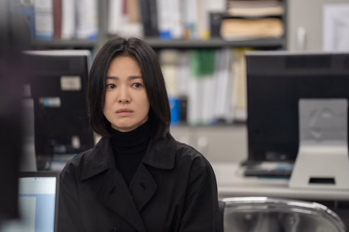 Song Hye Kyo trong The Glory. Song Hye Kyo trong The Glory.