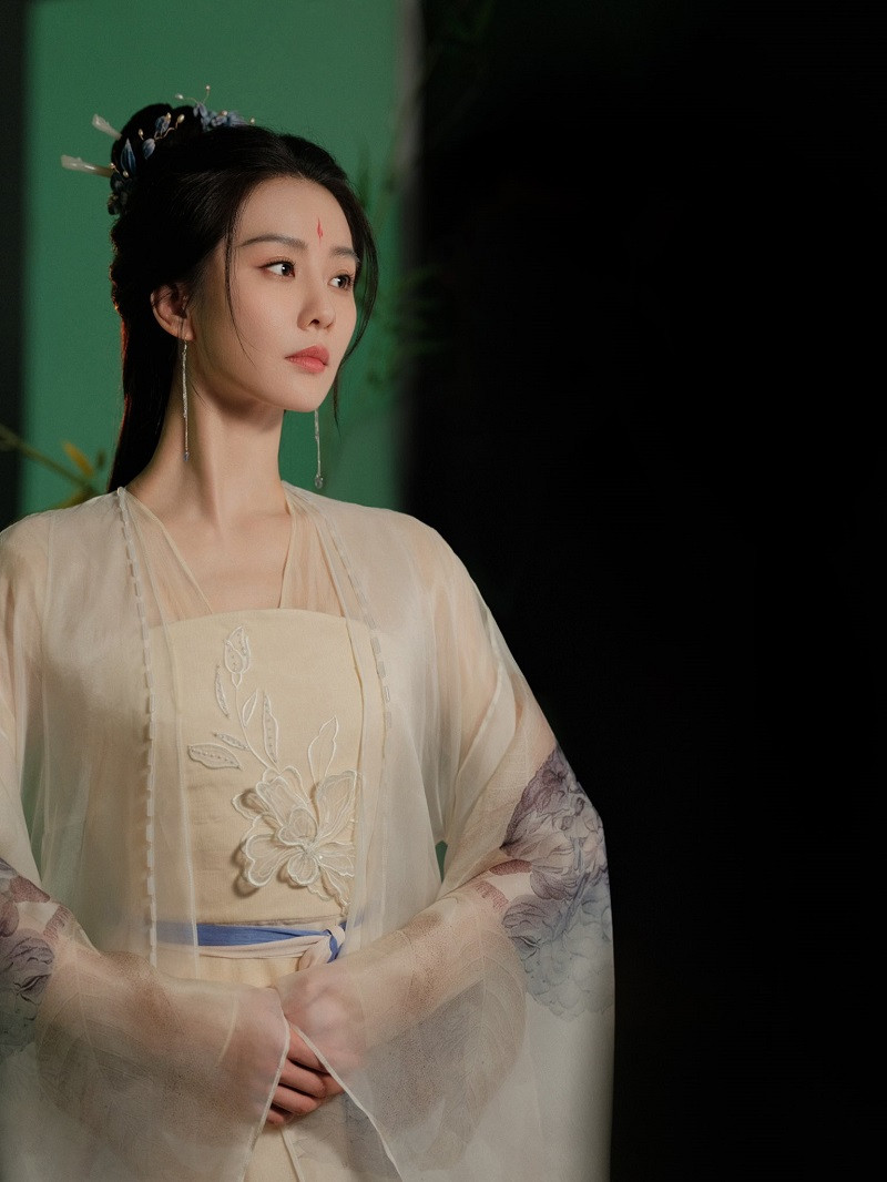 Lưu Thi Thi là nữ chính phần Trúc Nghiệp. Lưu Thi Thi là nữ chính phần Trúc Nghiệp.