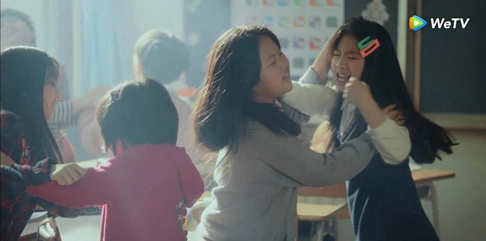 Kang Yo Han đã sắp đặt để cả lớp hiểu lầm lẫn nhau. Kang Yo Han đã sắp đặt để cả lớp hiểu lầm lẫn nhau.