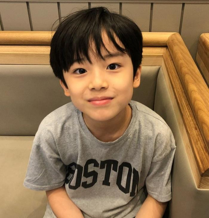 Đảm nhận vai hồi nhỏ của Ji Sung là diễn viên nhí Moon Woo Jin. Đảm nhận vai hồi nhỏ của Ji Sung là diễn viên nhí Moon Woo Jin.