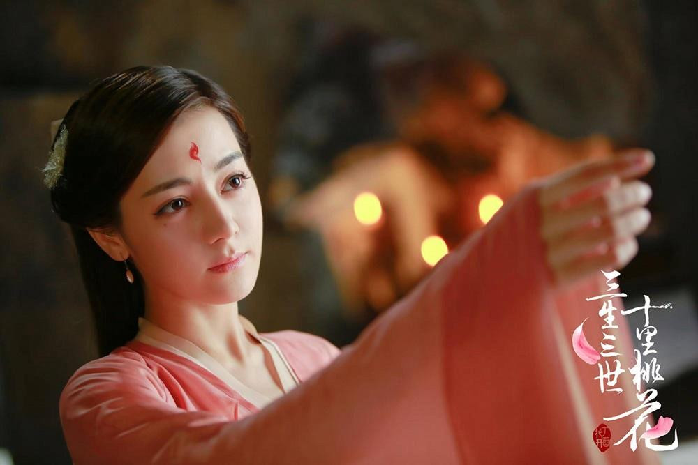 Phượng Cửu ngây thơ chân thành đã khiến Đông Hoa Đế Quân cũng phải xiêu lòng. Phượng Cửu ngây thơ chân thành đã khiến Đông Hoa Đế Quân cũng phải xiêu lòng.