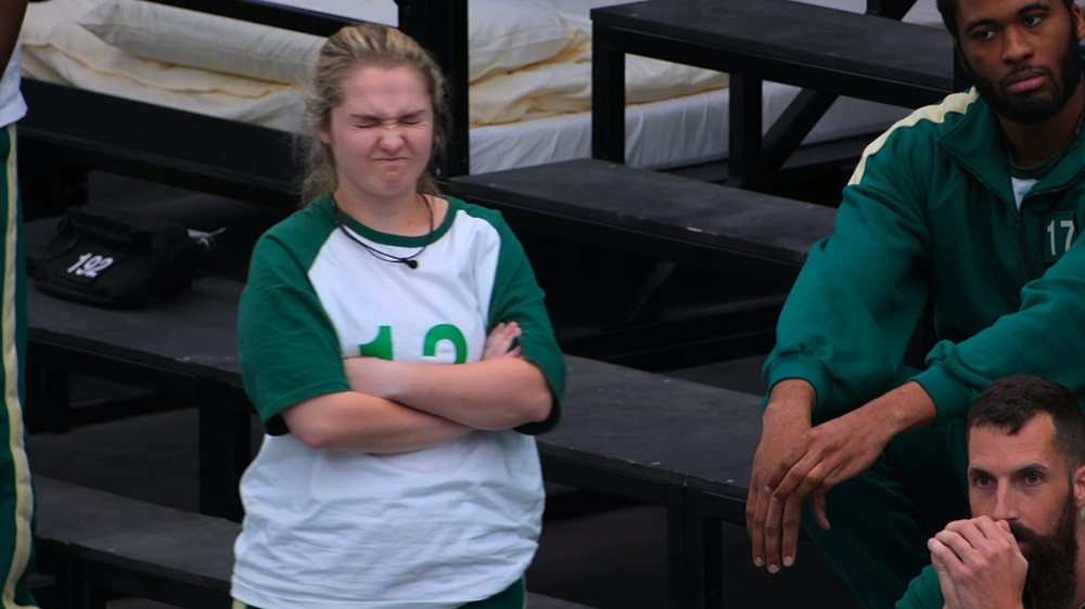 Dani có vẻ hối hận vì lựa chọn của mình.