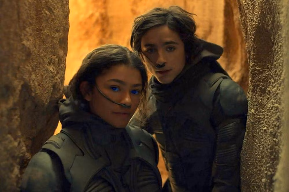 Timothée Chalamet và Zendaya trong Dune (Xứ Cát).