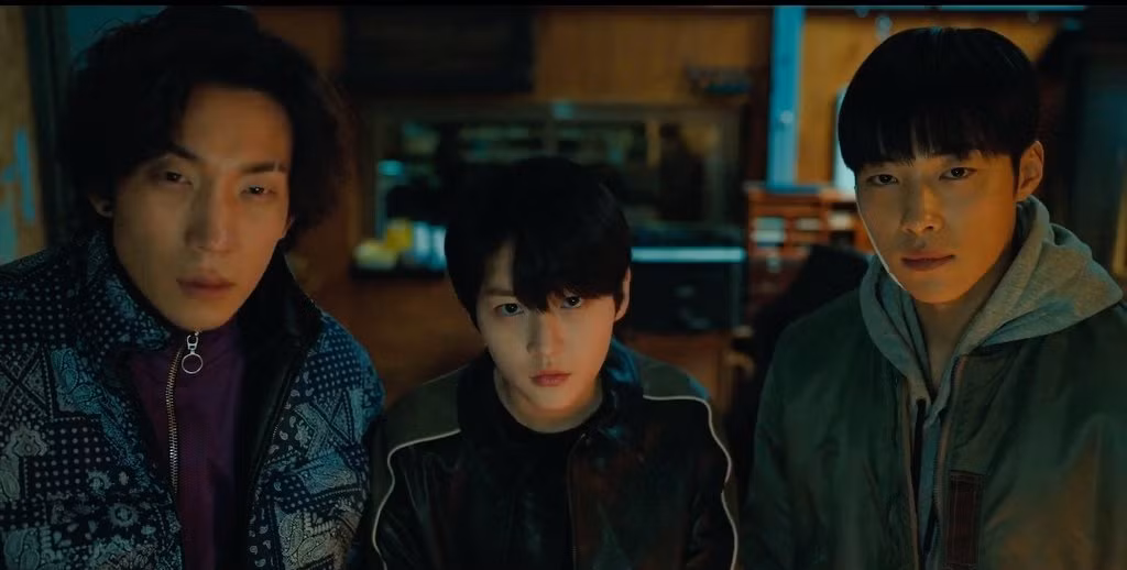 Lee Sang Yi, Kim Sae Ron và Woo Do Hwan trong Bloodhounds.