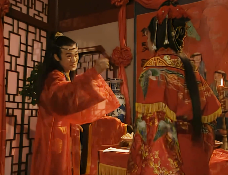 Lý Ngọc Hồ và Tề Thiên Lỗi có trêu chọc nhau nhưng giống bạn bè chứ không hằn học, gây thù kết oán như cặp đôi chính của bản phim mới.