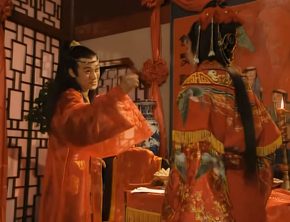 Lý Ngọc Hồ và Tề Thiên Lỗi có trêu chọc nhau nhưng giống bạn bè chứ không hằn học, gây thù kết oán như cặp đôi chính của bản phim mới.