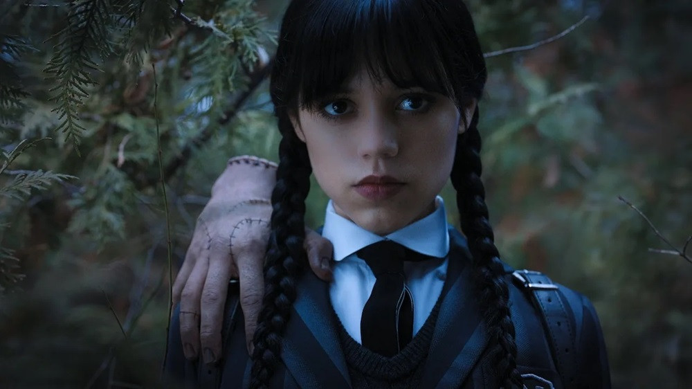 Jenna Ortega thủ vai chính Wednesday Addams trong Wednesday.