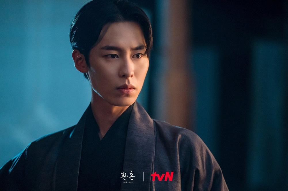 Jang Uk mang trong tim nỗi đau mất người yêu.