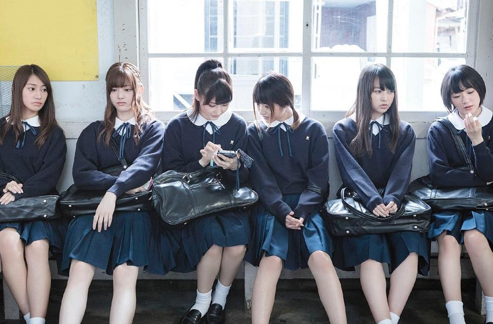 Chẳng ai thèm để ý đến bóng hòe, ngoại trừ em. (Minh họa: Nogizaka46)