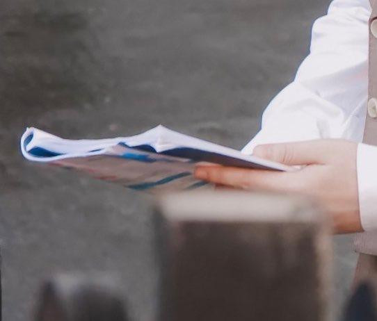 Có thể thấy kịch bản của Đặng Luân được đánh dấu mực xanh đỏ. Có thể thấy kịch bản của Đặng Luân được đánh dấu mực xanh đỏ.