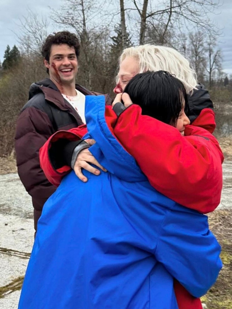 Noah trên phim trường The Recruit mùa 2. Noah trên phim trường The Recruit mùa 2.