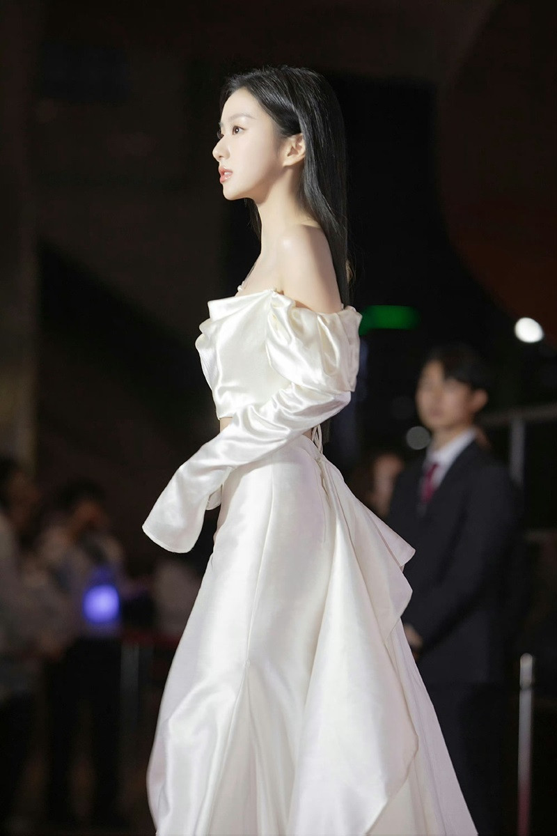 Bao Thượng Ân như tiên nữ tại LHP Quốc tế Busan 2023.