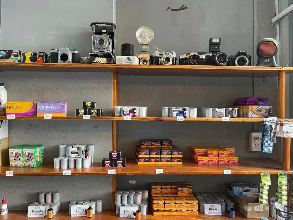 Kệ film mát tay nhà Croplab Sài Gòn. (Ảnh: Crop Lab)