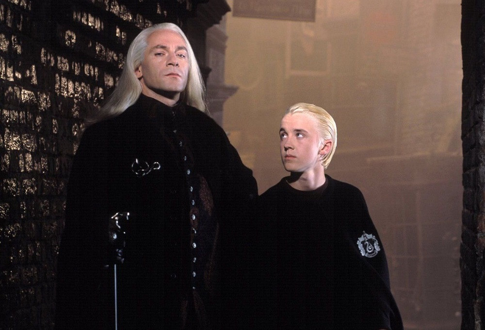 Bố con nhà Malfoy trong Harry Potter bản cũ.