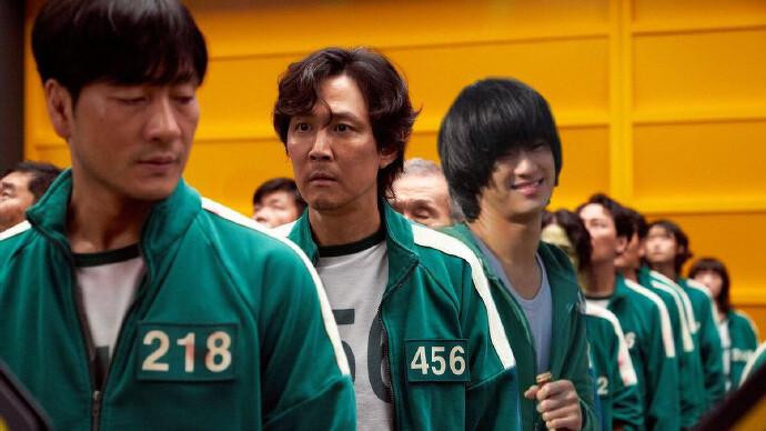 Kim Soo Hyun đứng đây nãy giờ sao không ai nhận ra nhỉ? Kim Soo Hyun đứng đây nãy giờ sao không ai nhận ra nhỉ?