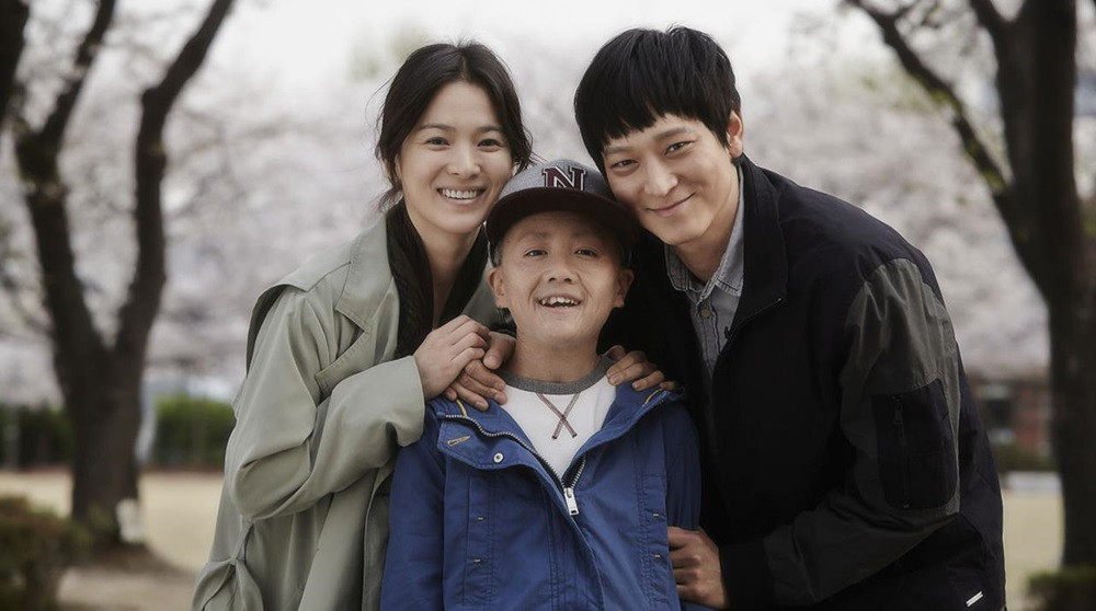 Song Hye Kyo cùng Kang Dong Won trong Những Năm Tháng Rực Rỡ. Song Hye Kyo cùng Kang Dong Won trong Những Năm Tháng Rực Rỡ.